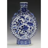 A Chinese blue and white porcelain moon flask, late 19th century, painted with opposing panels of