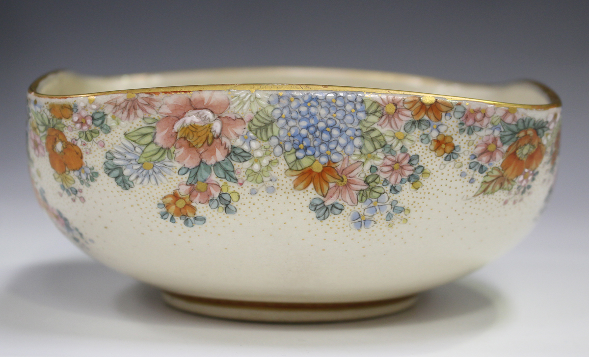 A Japanese Satsuma earthenware square shaped bowl, early 20th century, painted to the interior - Image 14 of 17