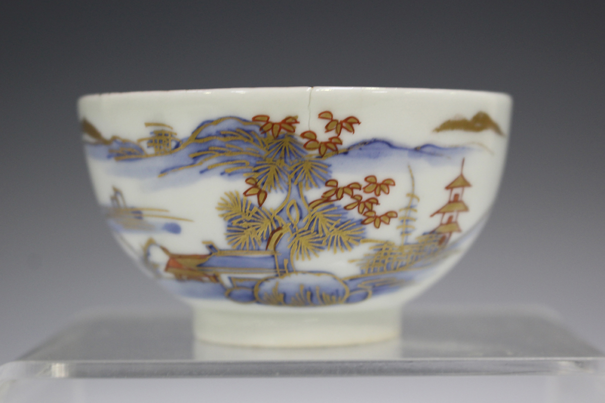 A small group of Chinese export porcelain, 18th century, including a 'clobbered' blue and white - Image 7 of 20