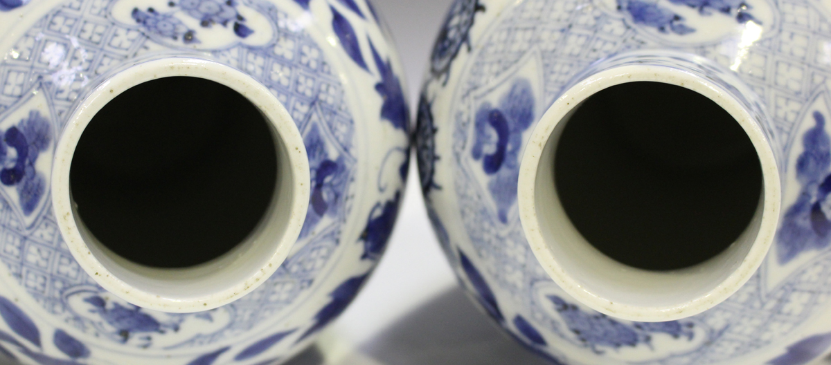 A pair of Chinese blue and white porcelain vases and covers, mark of Kangxi but late 19th century, - Image 15 of 18