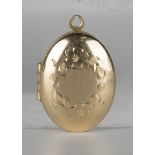 A gold oval pendant locket, the front with engraved decoration, detailed 'RVL 14K', length 2.5cm.