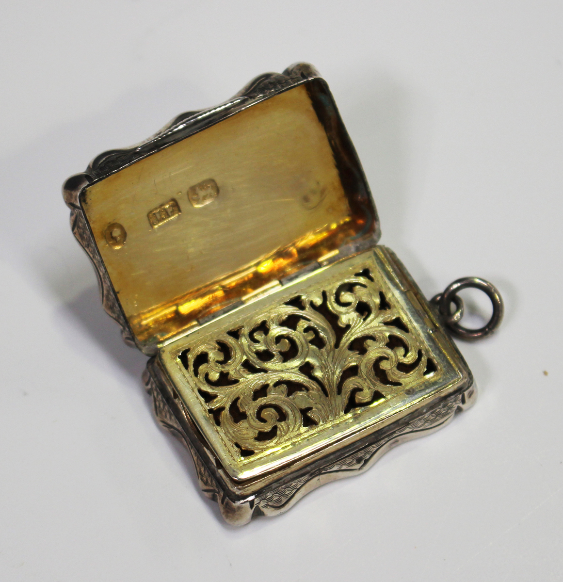 A Victorian silver vinaigrette of shaped rectangular outline with engraved decoration, the gilt - Image 3 of 5