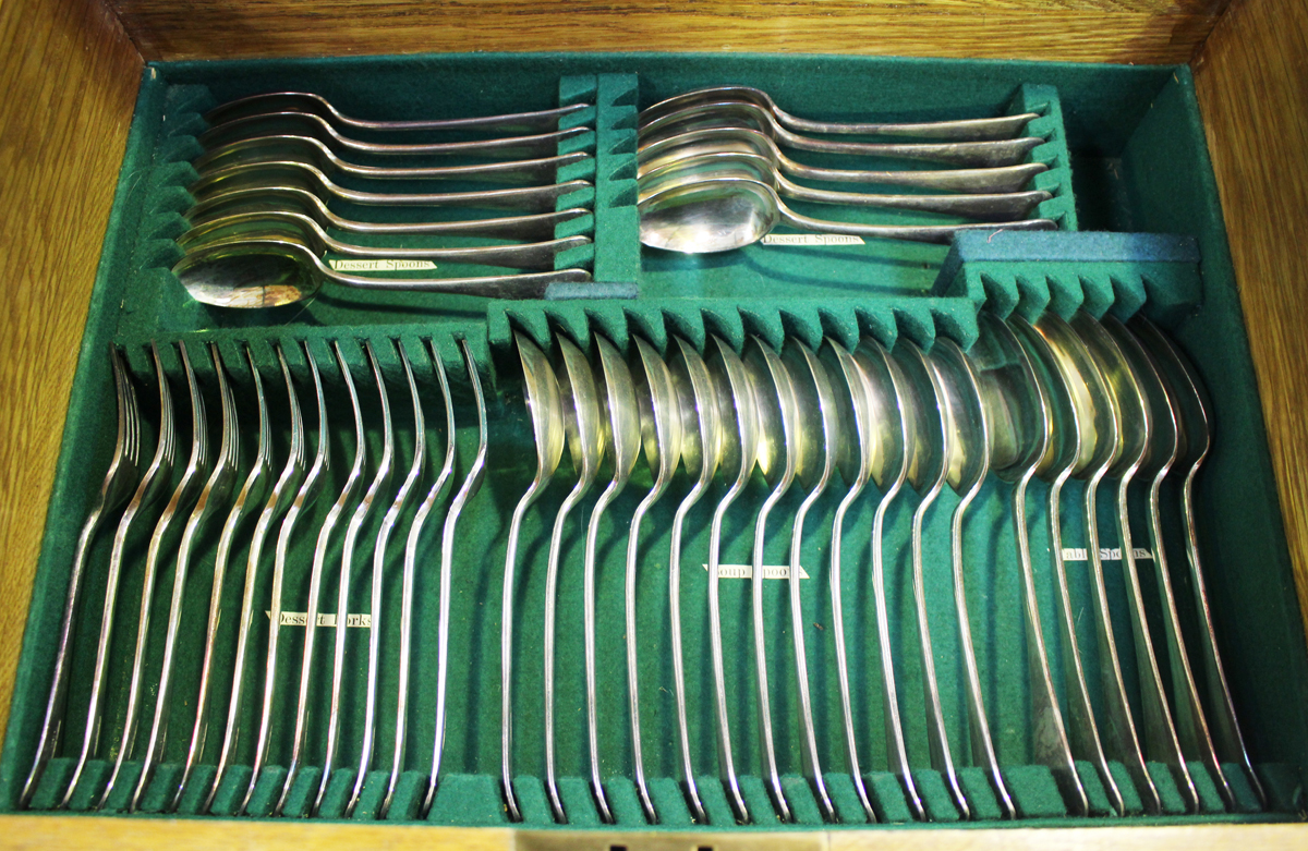 An Edwardian canteen of plated Old English pattern cutlery by Alexander Clark Co Ltd, comprising - Image 5 of 5