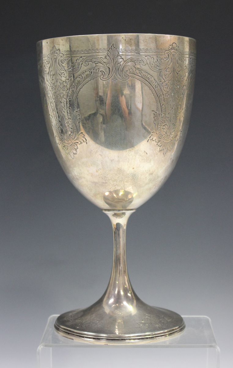 An Edwardian silver trophy cup, the U-shaped body with foliate engraved decoration and - Image 3 of 3