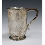 A George V silver tankard with scroll handle and circular foot, London 1916, height 13cm.Buyer’s