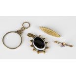 A late Victorian 9ct gold oval brooch, decorated with a beaded border, Chester 1896, width 4.4cm,