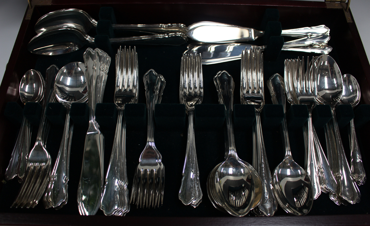 A late 20th century Butler of Sheffield Kitemark Collection canteen of plated cutlery, twelve - Image 4 of 4