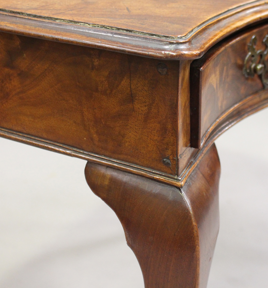 A George III figured mahogany serpentine-fronted side table, fitted with a single oak-lined - Image 9 of 10