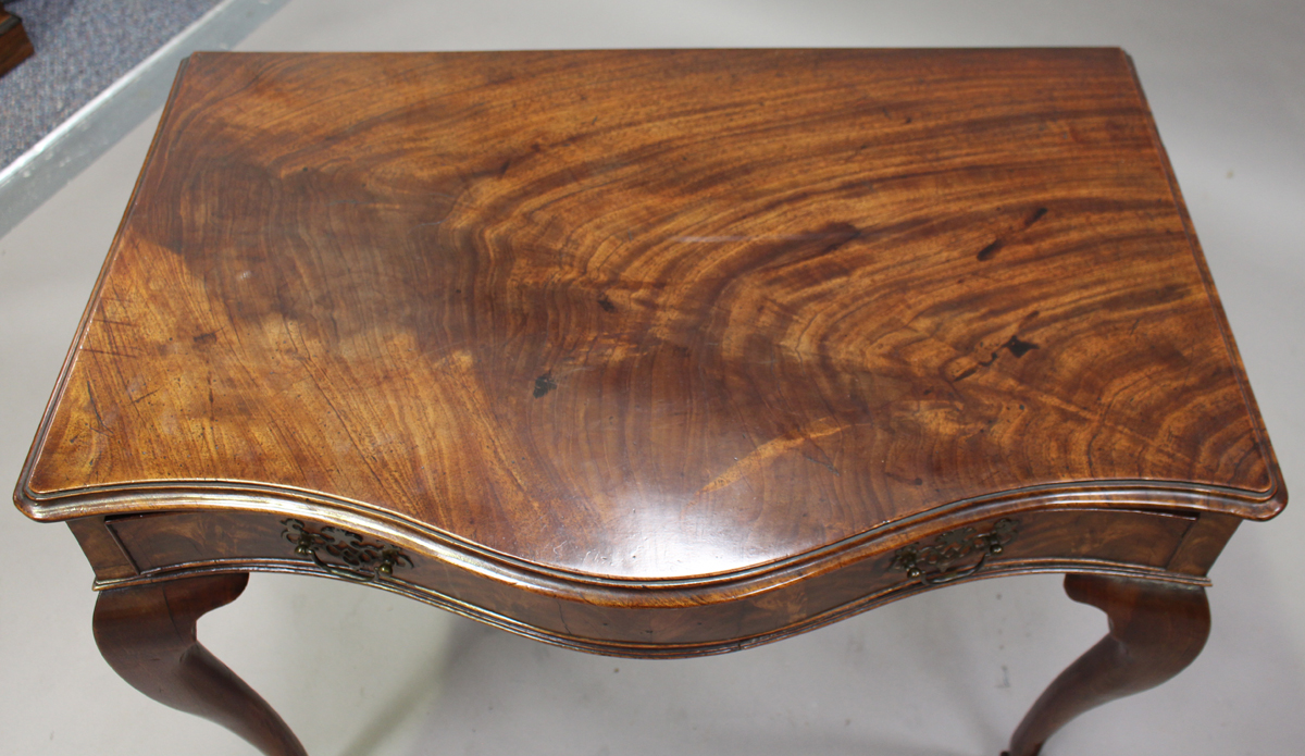 A George III figured mahogany serpentine-fronted side table, fitted with a single oak-lined - Image 10 of 10