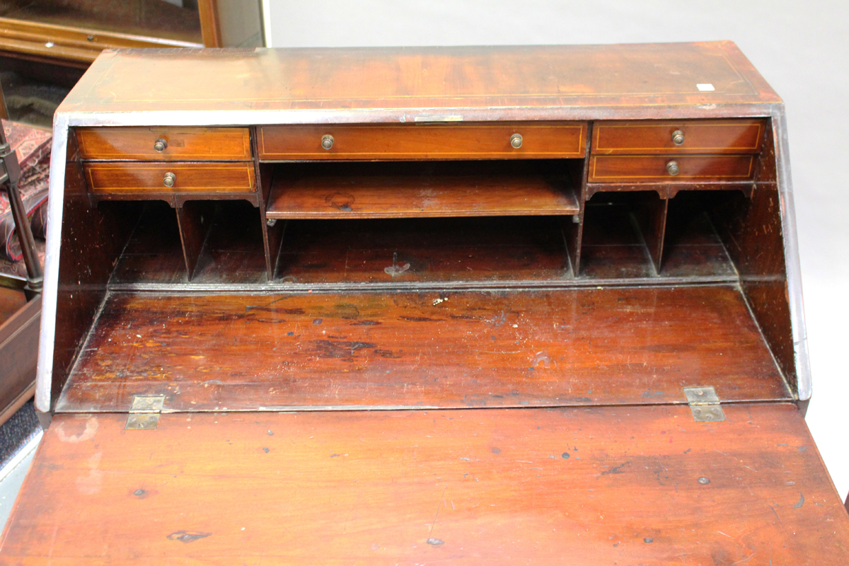 An Edwardian mahogany bureau, crossbanded in satinwood and with shell patera inlay, the fall flap - Image 3 of 3