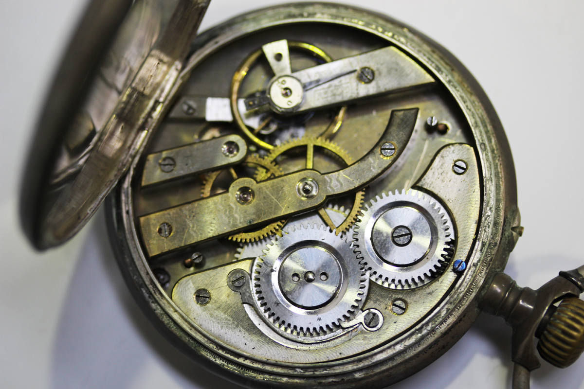 A keyless wind open-faced gentleman's pocket watch with unsigned jewelled cylinder movement, the - Image 3 of 7