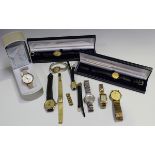 An Accurist 9ct gold oval cased lady's wristwatch, case width 2cm, with a leather strap, and ten