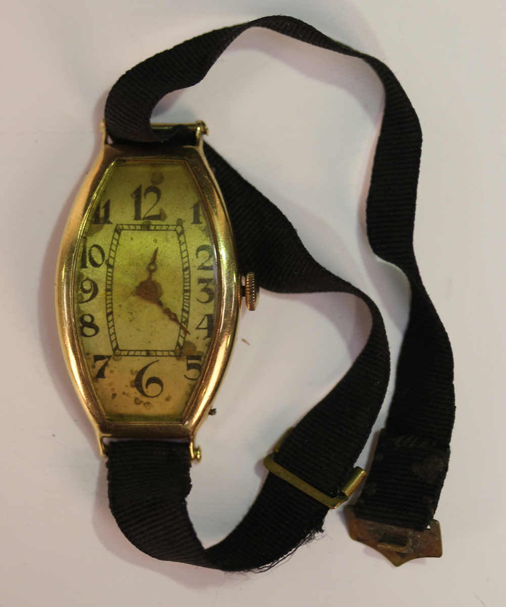 A gold curved rectangular cased wristwatch, the unsigned dial with black Arabic numerals, the case - Image 2 of 6