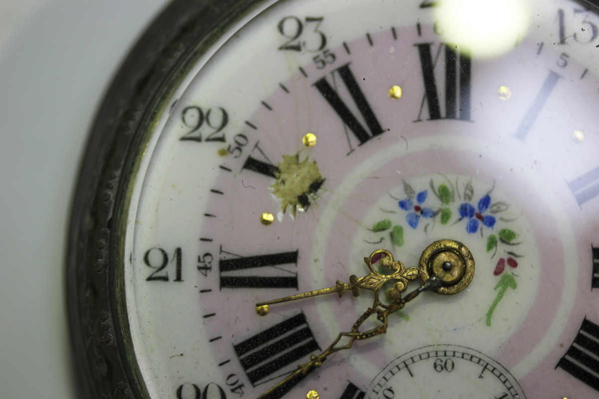 A keyless wind open-faced gentleman's pocket watch with unsigned jewelled cylinder movement, the - Image 2 of 7