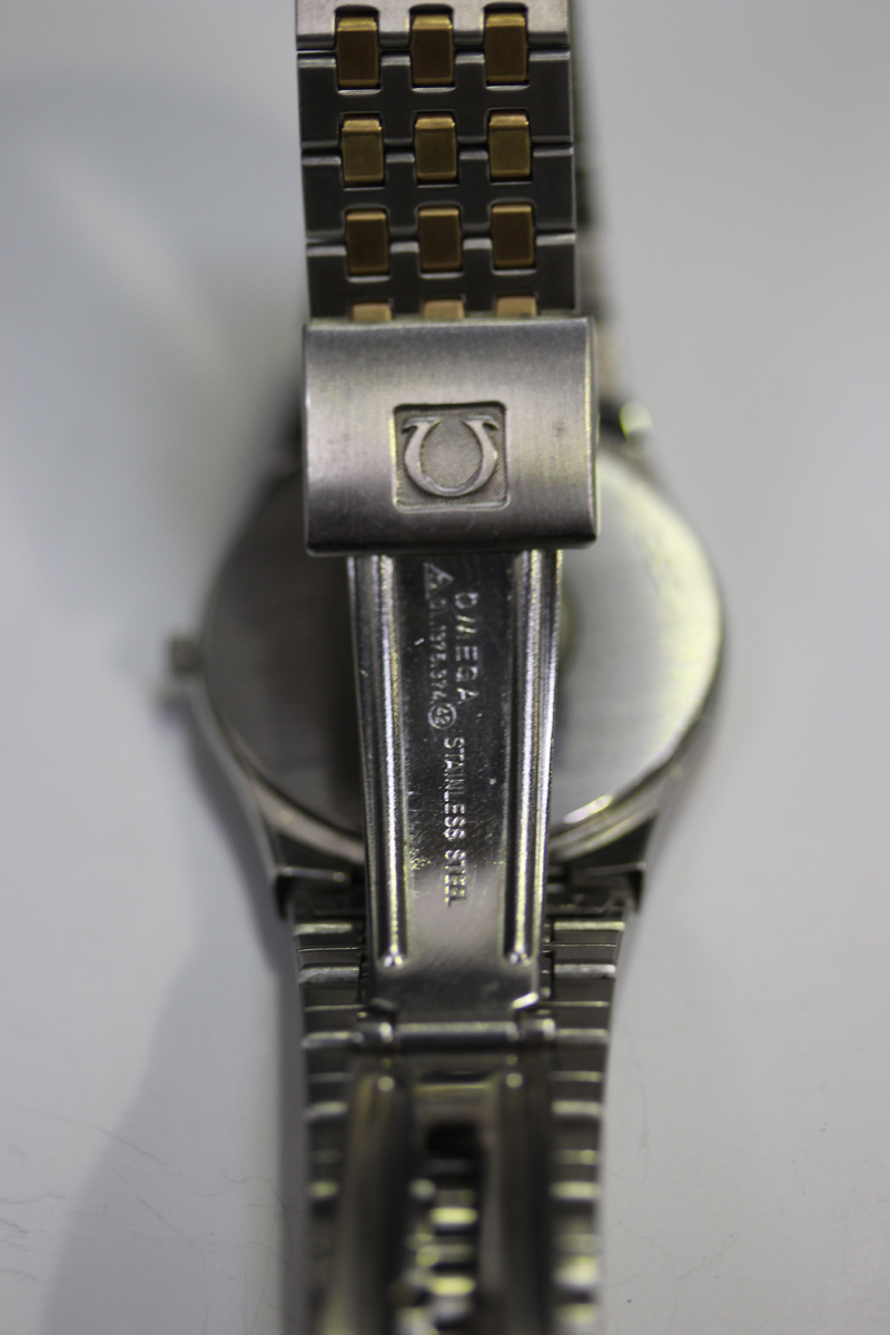 An Omega Quartz gilt metal fronted and steel backed gentleman's wristwatch, the signed dial with - Image 2 of 7