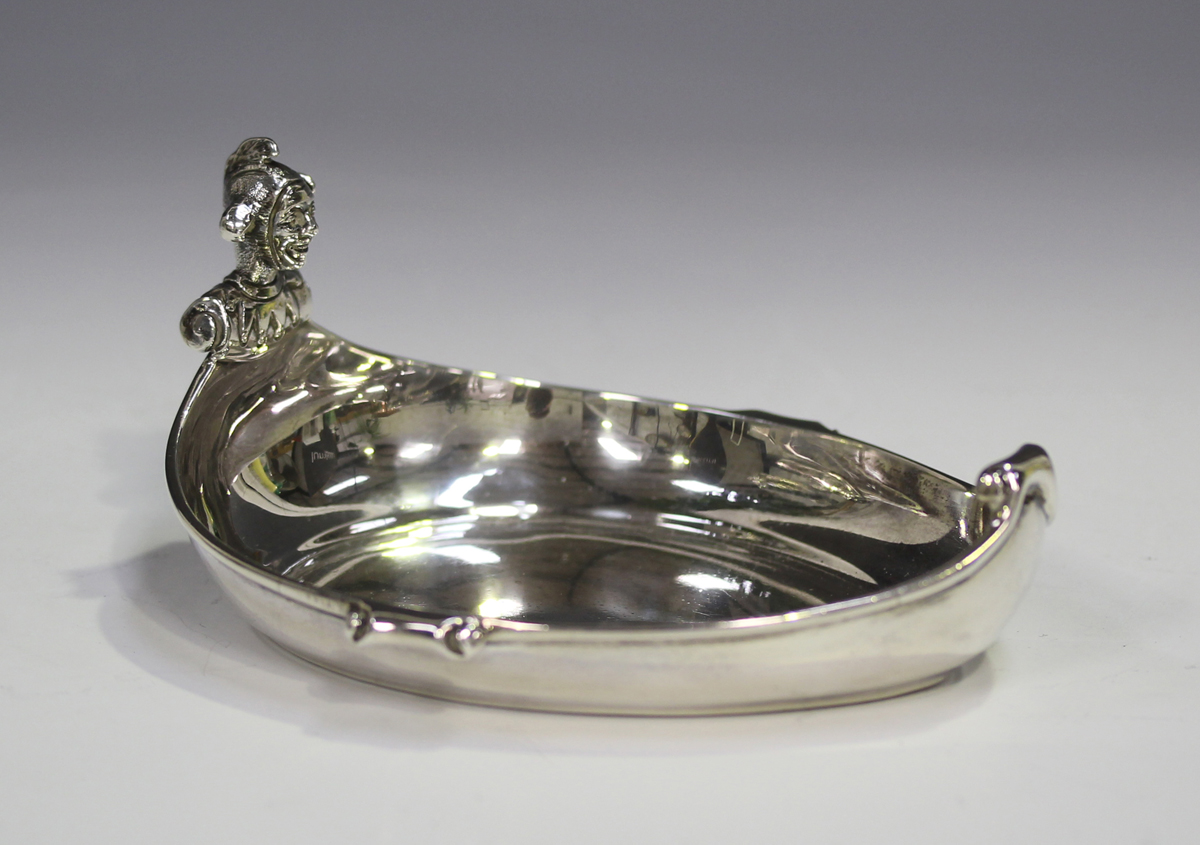 A George V silver dish of shallow boat form with jester head handle, Birmingham 1910 by