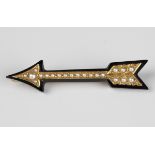 A Victorian gold, black onyx and seed pearl brooch, designed as an arrow, width 5cm.Buyer’s