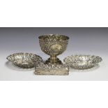 A pair of Edwardian silver bonbon dishes of pierced and embossed oval form, Chester 1902 by Nathan &