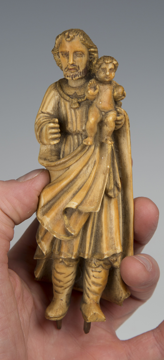 A pair of 19th century Indian carved ivory full-length figures of a lady and gentleman, height 18cm, - Image 4 of 7