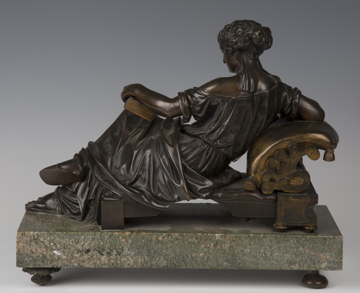 A late 19th century French brown and gilt patinated cast bronze figure of a Classical lady - Image 5 of 6