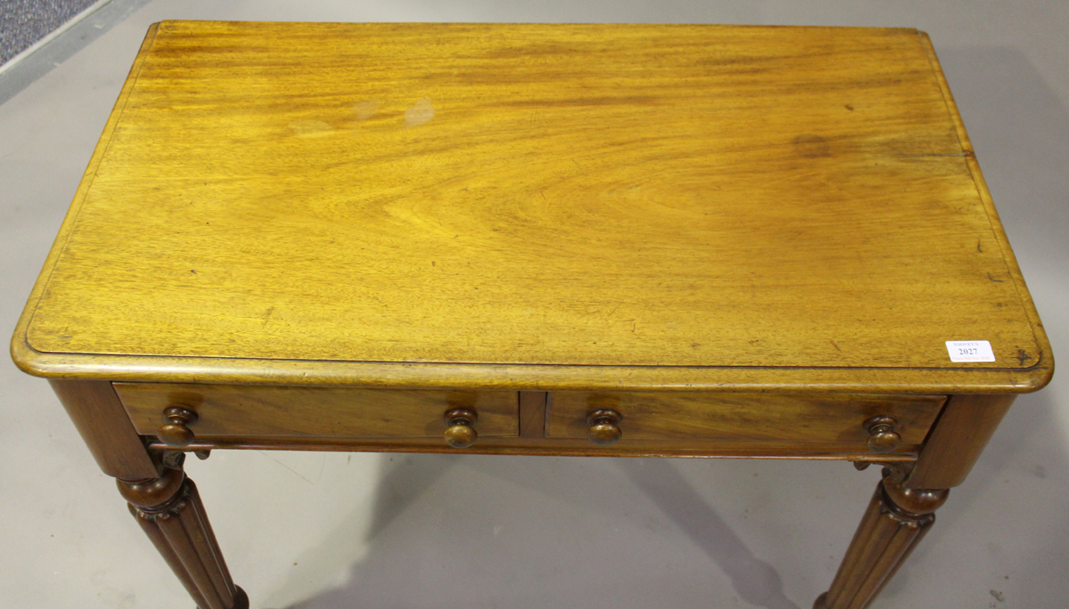 A Victorian mahogany side table, fitted with two frieze drawers, on reeded tapering legs and china - Image 3 of 3