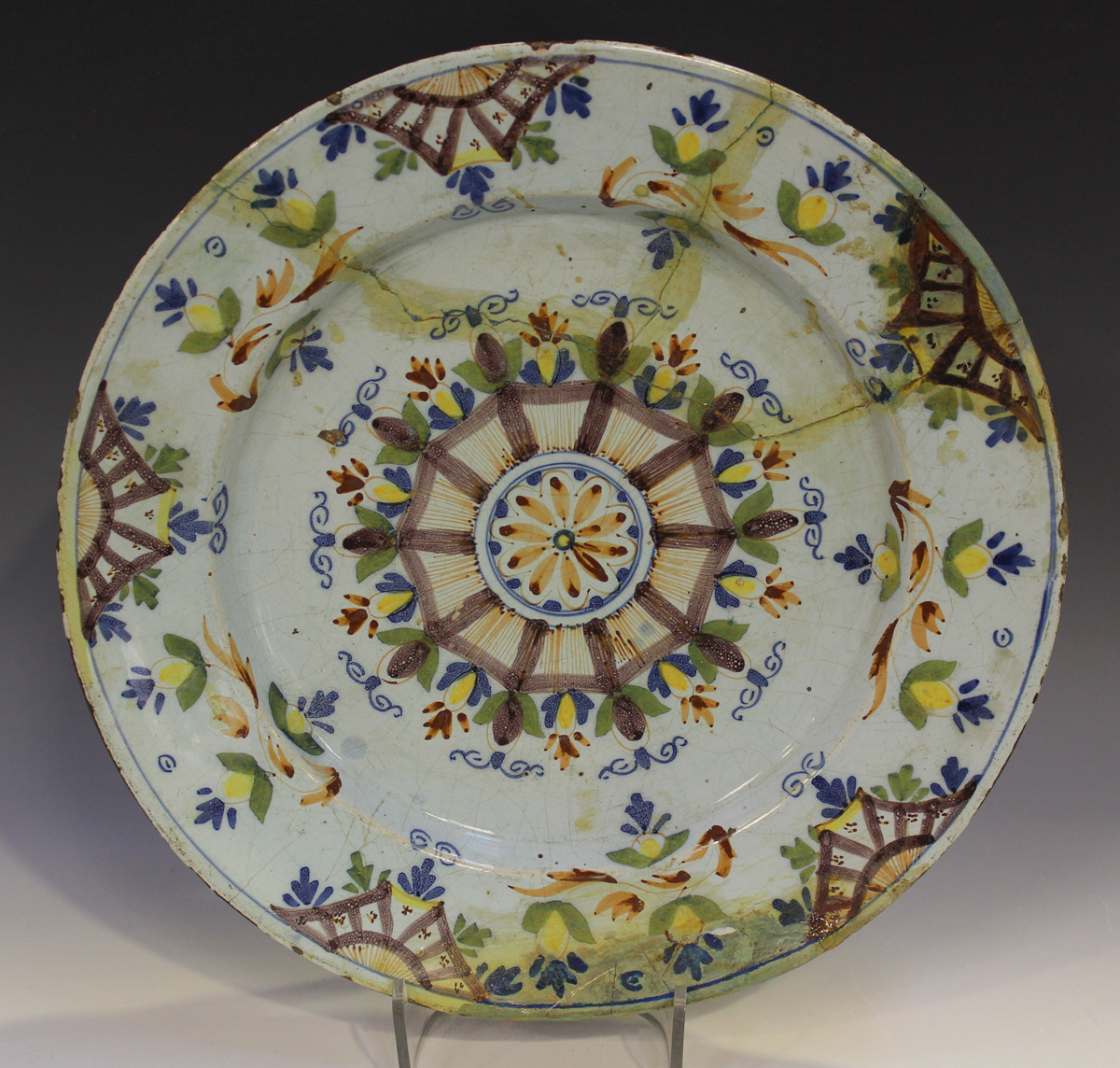 An English Delft charger of 'Ann Gomm' type, London, circa 1790-95, polychrome painted with a - Image 8 of 8