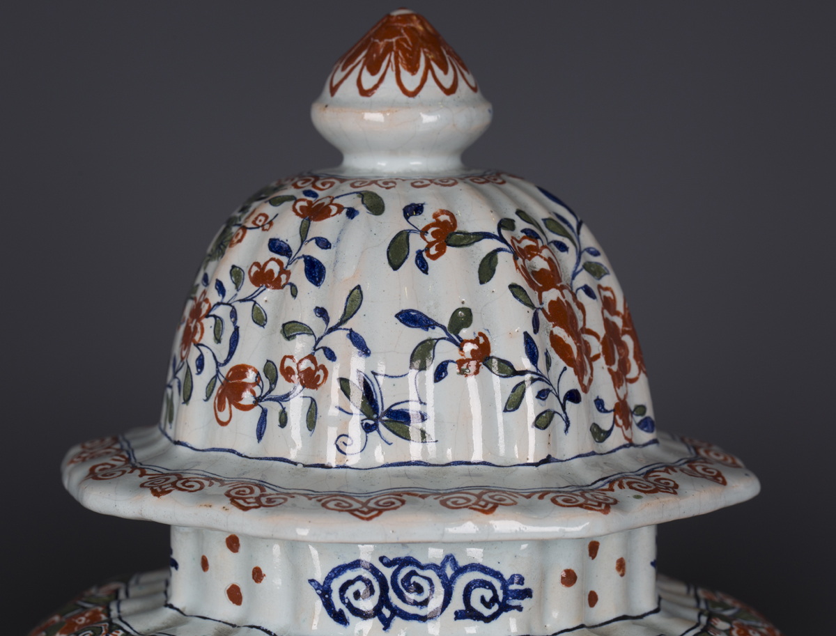 A garniture of five Dutch Delft vases and three covers, late 19th century, comprising two of - Image 6 of 12