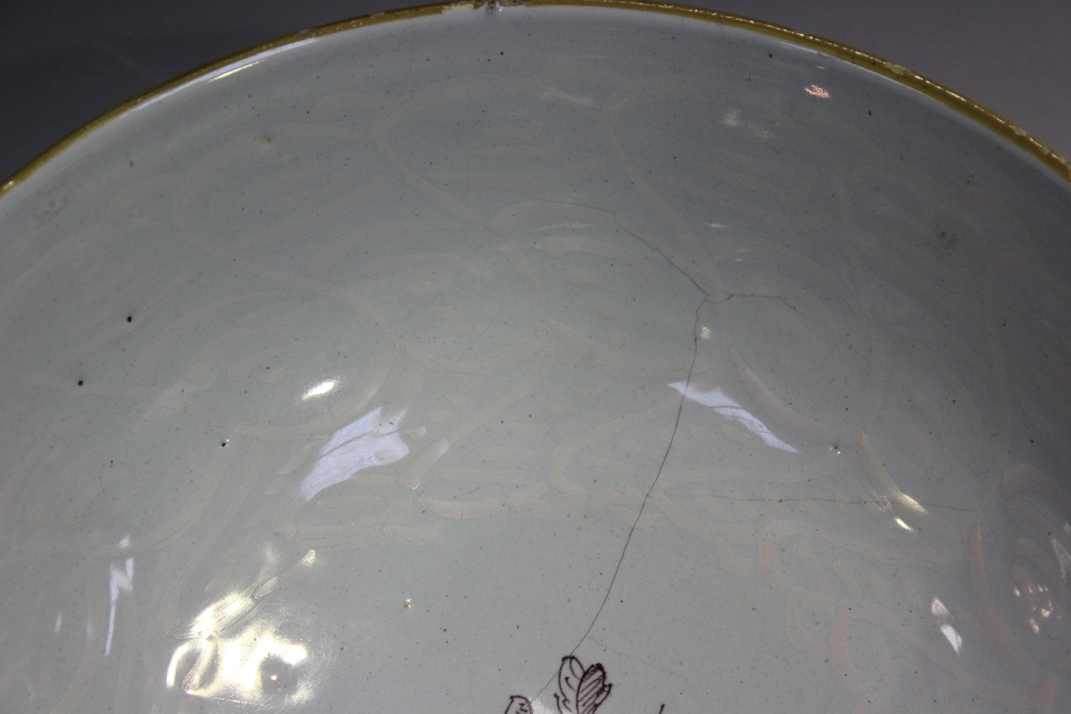 An English Delft circular bowl, London or Bristol, circa 1760, the exterior painted in manganese and - Image 8 of 14