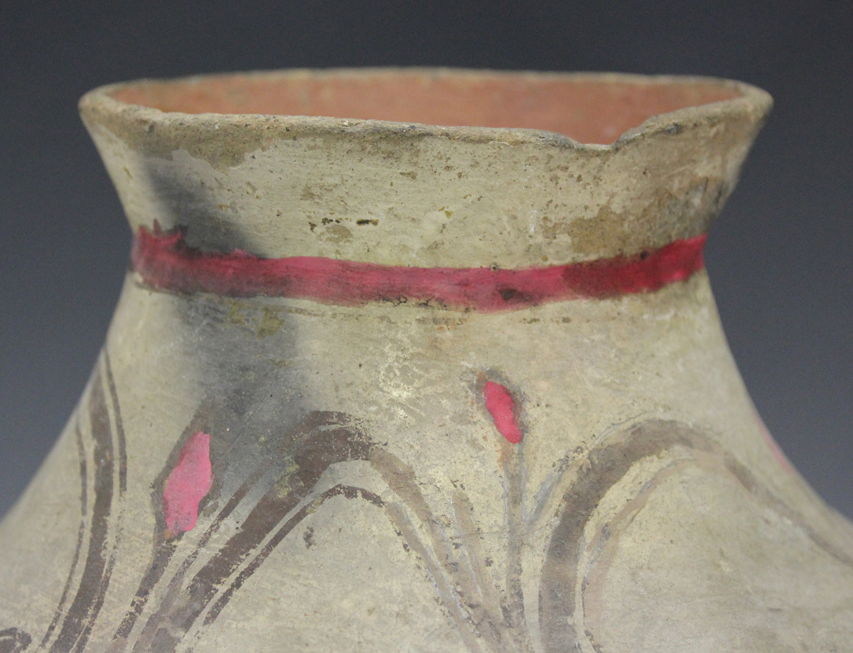 A pre-Columbian pottery pot, probably Mexican, 200 BC/200 AD, of bulbous shape with tapered neck and - Image 4 of 5