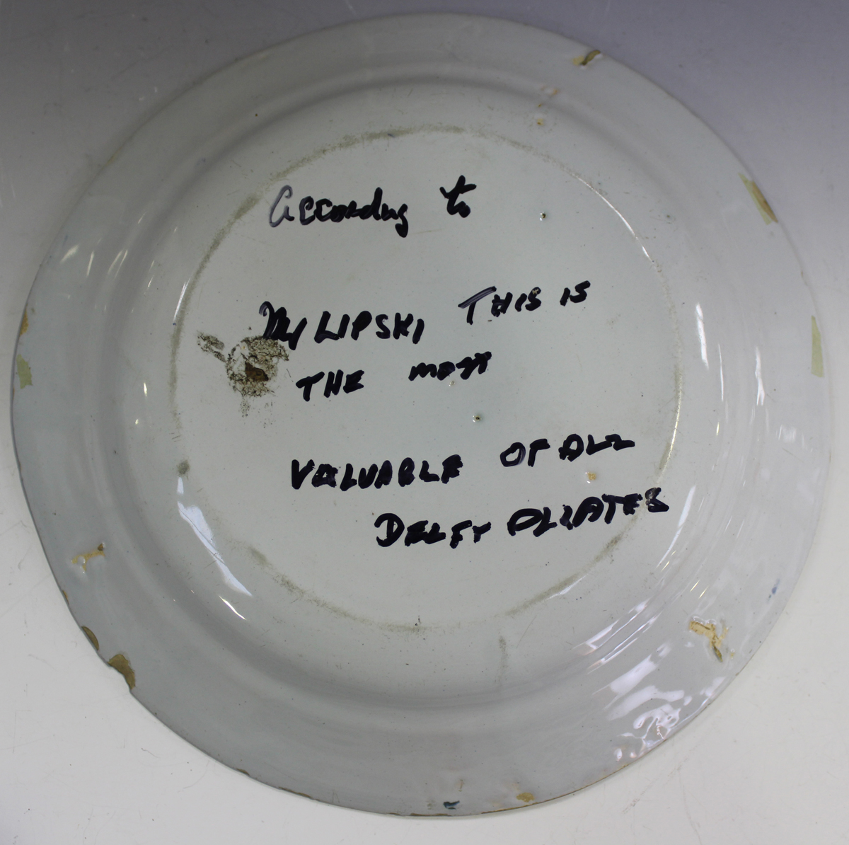 A naïve English Delft plate, probably London or Bristol, mid-18th century, of 'pancake' form, - Image 6 of 7