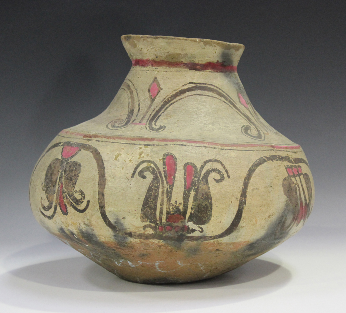 A pre-Columbian pottery pot, probably Mexican, 200 BC/200 AD, of bulbous shape with tapered neck and - Image 5 of 5