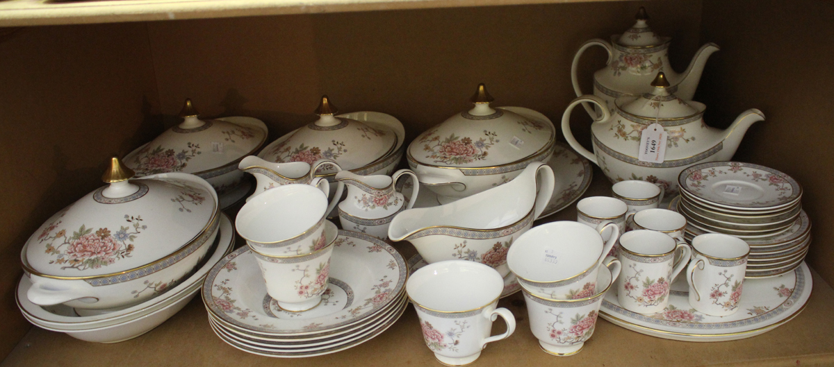 A Royal Doulton Canton pattern part service, including an oval platter, four tureens and covers, a - Image 2 of 2