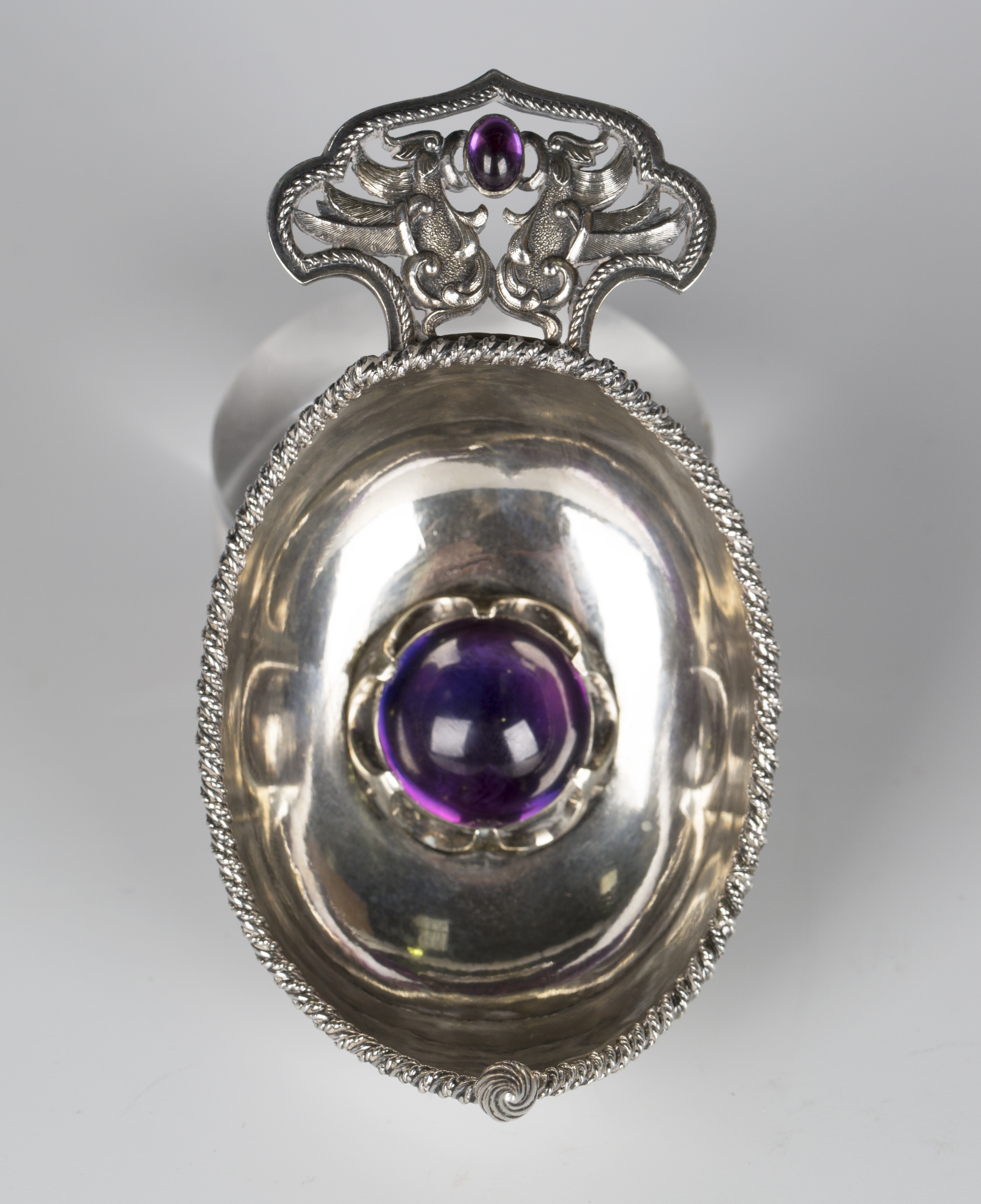 An early 20th century Russian Fabergé silver kovsh, circa 1908-26, 84 zolotnik, the boat shaped body - Image 2 of 8