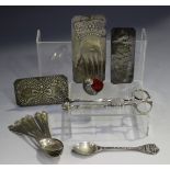 A pair of 18th century silver sugar nips with scroll handles and stylized scallop shell terminals,