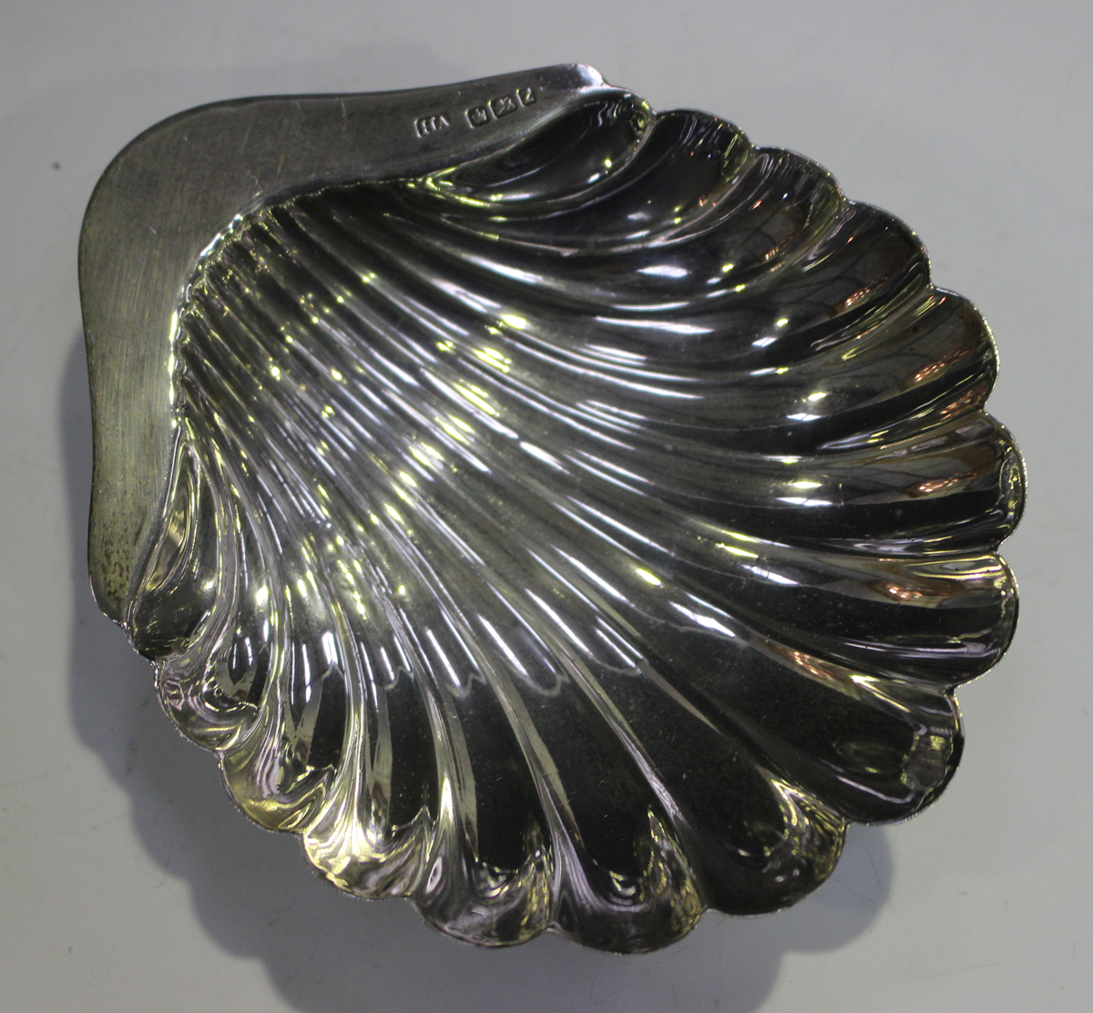 A late Victorian silver butter shell, on three shell feet, Sheffield 1892 by Atkin Brothers, - Image 5 of 5