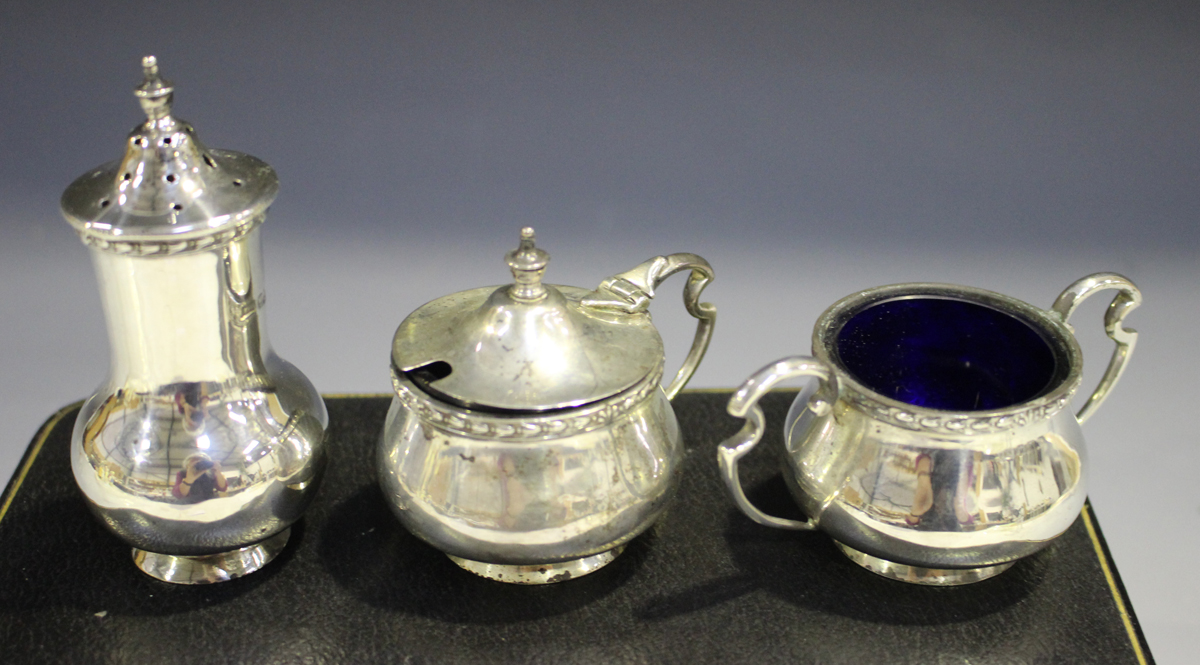 A George V silver three-piece condiment set of faceted baluster form, comprising salt, pepper caster - Image 4 of 5