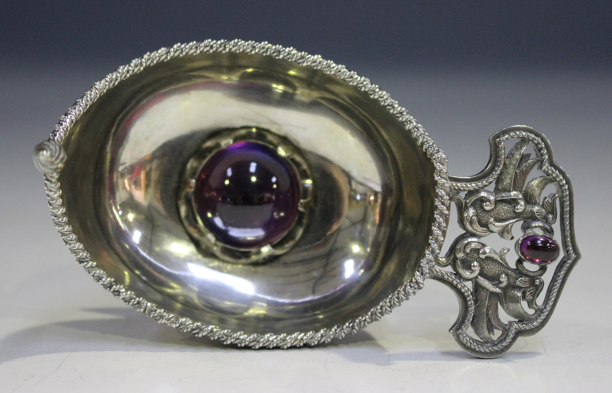 An early 20th century Russian Fabergé silver kovsh, circa 1908-26, 84 zolotnik, the boat shaped body - Image 8 of 8
