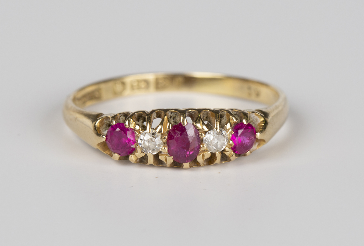 An 18ct gold, ruby, synthetic ruby and diamond five stone ring, weight 2.6g, ring size approx Q.