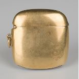 An 18ct gold vesta case, the front engraved with the initials 'H.P' within a garter detailed '
