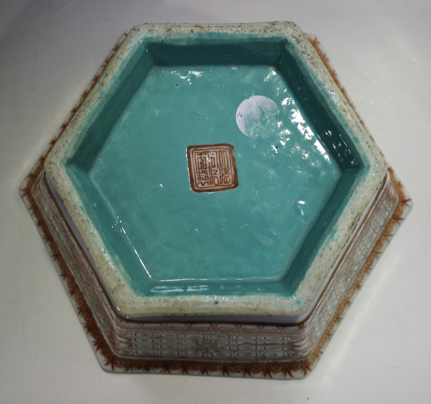 A Chinese porcelain hexagonal bowl, mark of Tongzhi but probably later 19th century, the slightly - Image 4 of 5