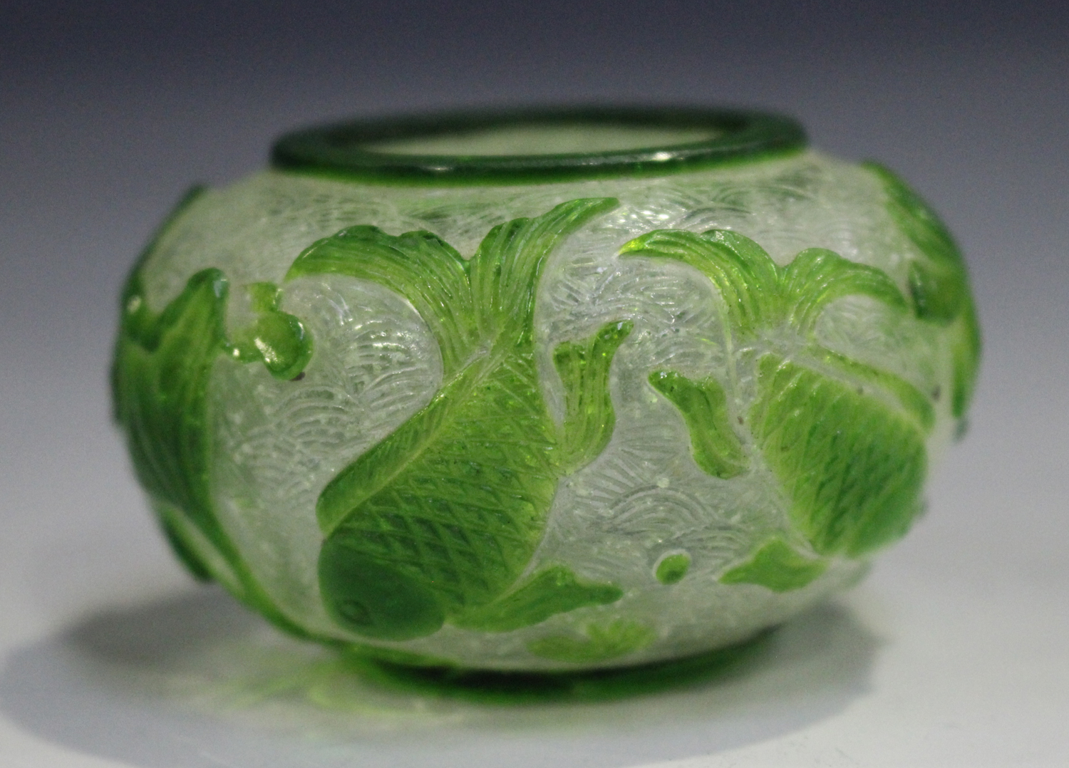 A Chinese agate snuff bottle, probably late Qing, of flattened ovoid form, carved in low relief with - Image 7 of 14