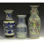 A Chinese blue and white crackle glazed porcelain vase, late Qing dynasty, the ogee baluster body