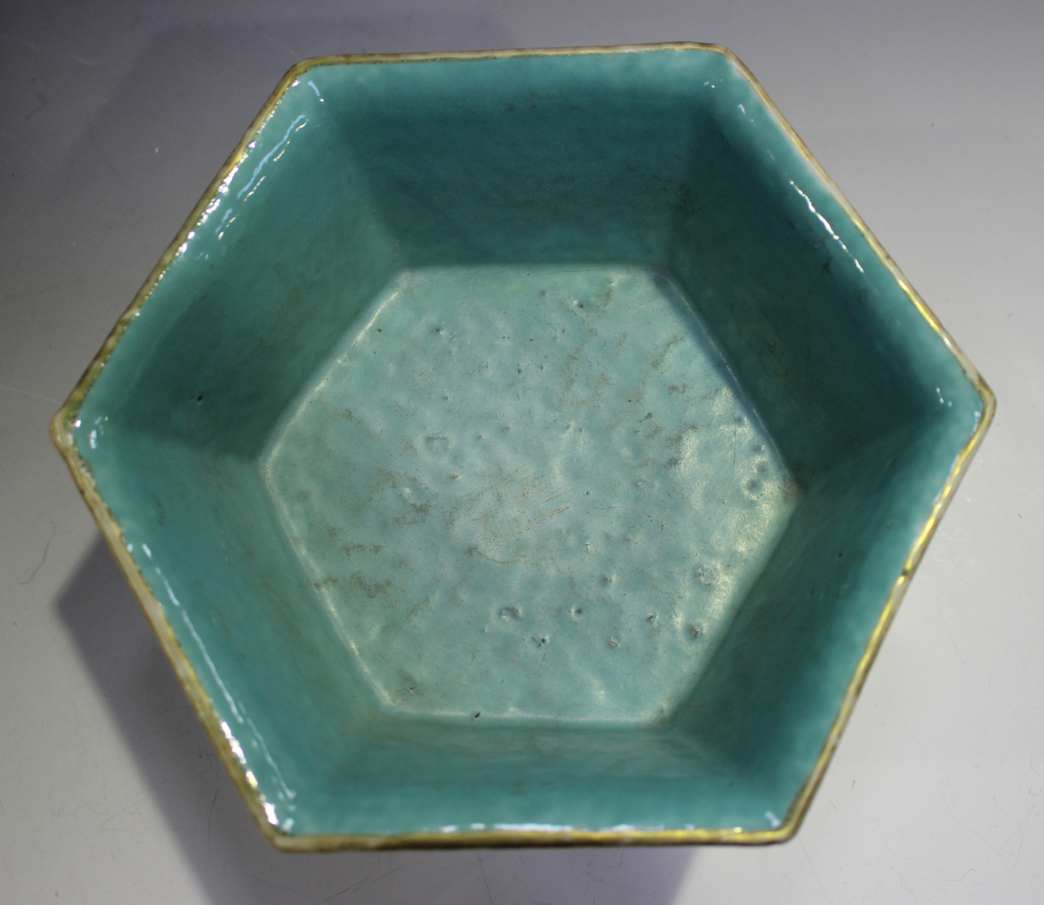 A Chinese porcelain hexagonal bowl, mark of Tongzhi but probably later 19th century, the slightly - Image 2 of 5