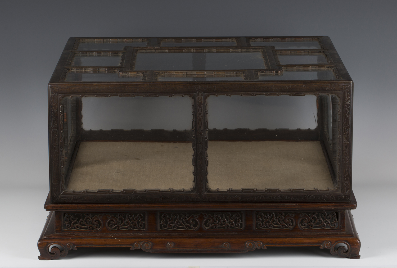 A Chinese silver wire inlaid hardwood and glazed table top display case and stand, late Qing - Image 8 of 10