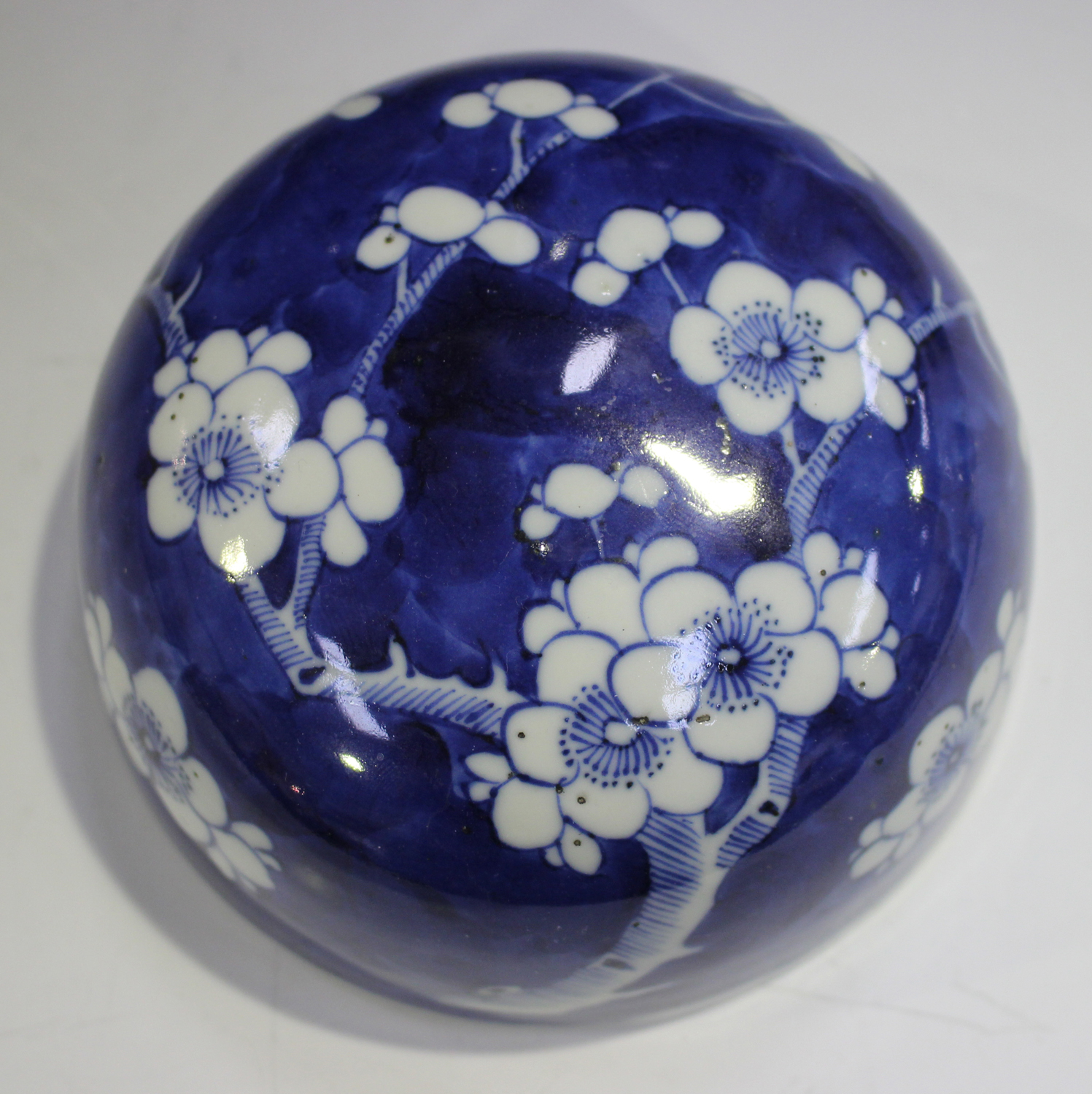 A Chinese blue and white porcelain ginger jar and cover, mark of Kangxi but late 19th century, - Image 6 of 7