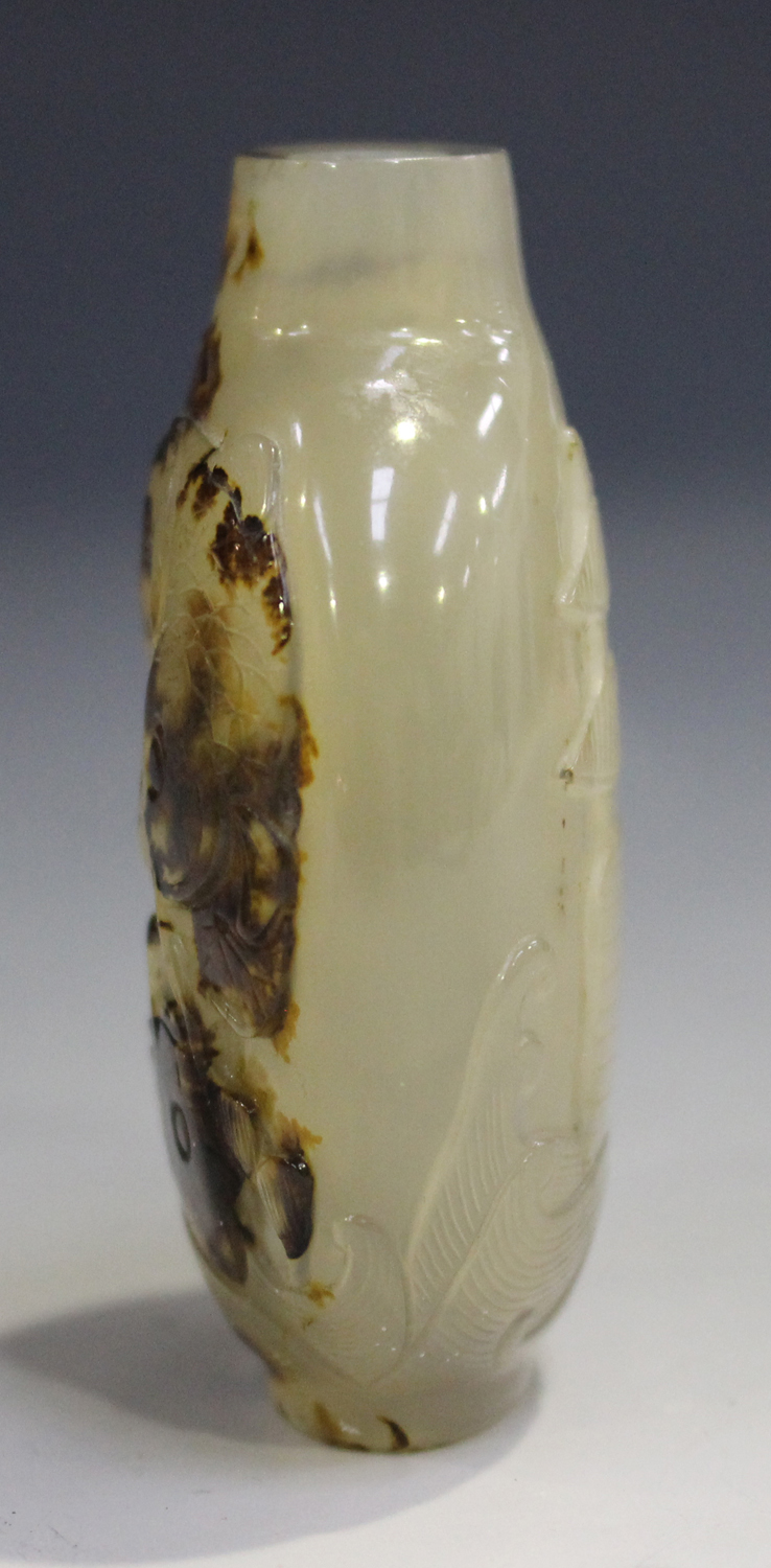 A Chinese agate snuff bottle, probably late Qing, of flattened ovoid form, carved in low relief with - Image 11 of 14