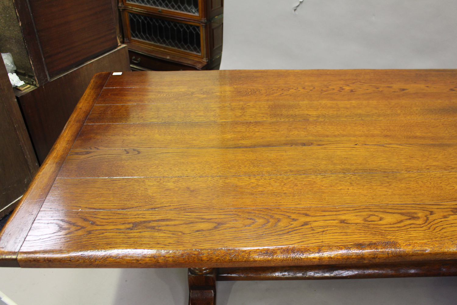 A modern Jacobean Revival oak refectory dining table by the Royal Oak Furniture Company, the seven- - Bild 6 aus 6