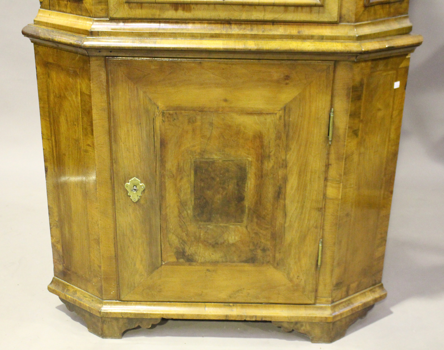 An 18th century Continental walnut floor-standing corner cabinet with an arched cavetto moulded - Image 4 of 4