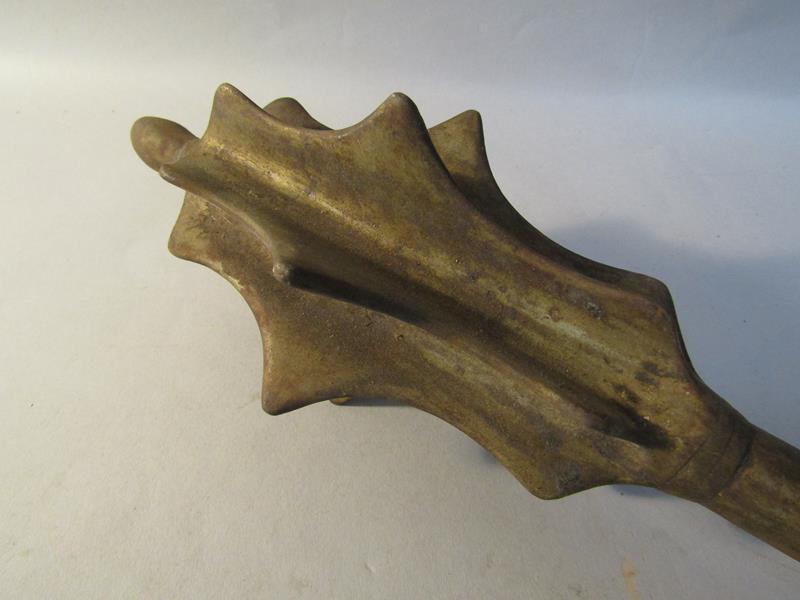 An antique iron mace with a seven flange head, 60cm l. - Image 2 of 4