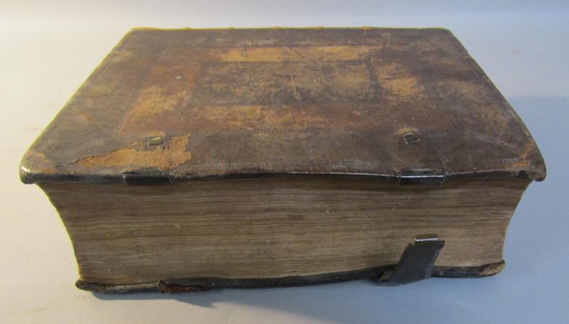 A book - A Welsh Bible,Bibl Sanctaidd: Sef, Yr Hen Deftament a'r Newydd, gyda Nodau a Sylwiadau ar - Image 4 of 7